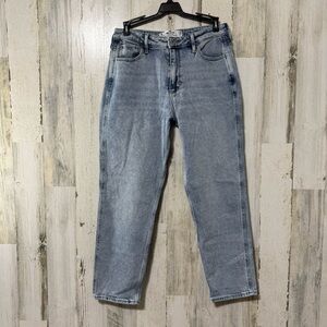 Hollister Women's Straight Leg Jeans in Light Blue